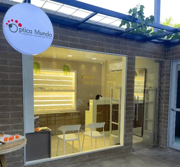 Fachada de Óptica Mundo, punto de experiencia Medicina Integral en Montería